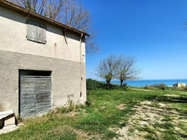 casa indipendente in vendita a Fano in zona Roncosambaccio