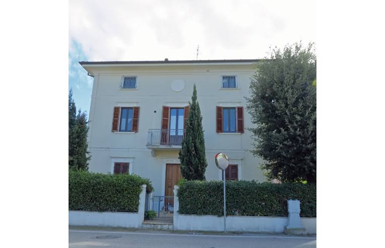 casa indipendente in vendita a Fano