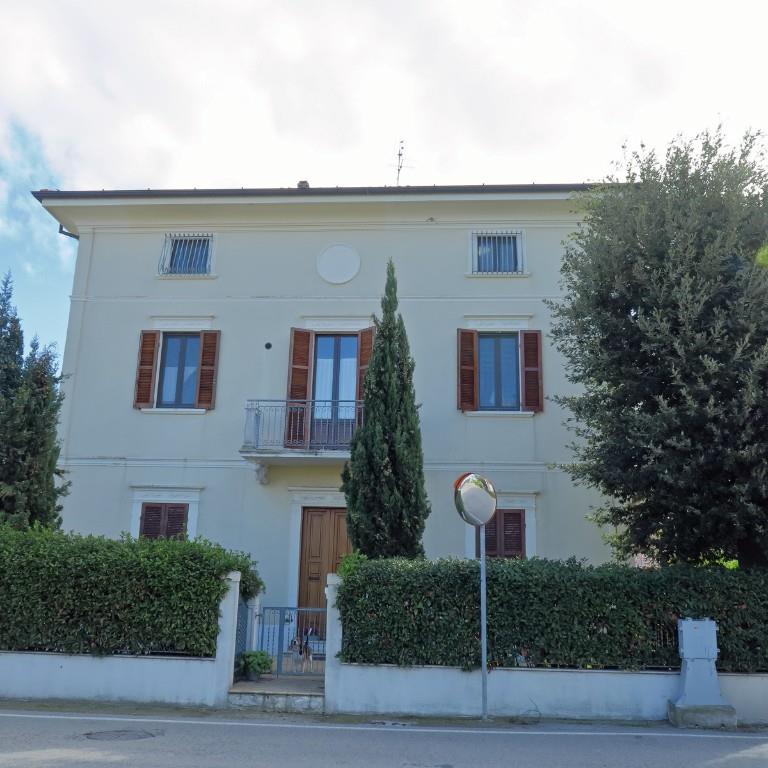 casa indipendente in vendita a Fano
