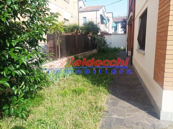 casa indipendente in vendita a Fano