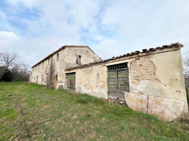 casa indipendente in vendita a Fano in zona Carrara