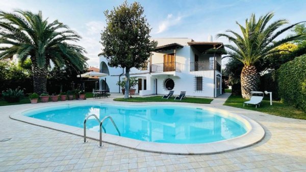 casa indipendente in vendita a Fano in zona Marotta