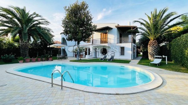 casa indipendente in vendita a Fano in zona Marotta