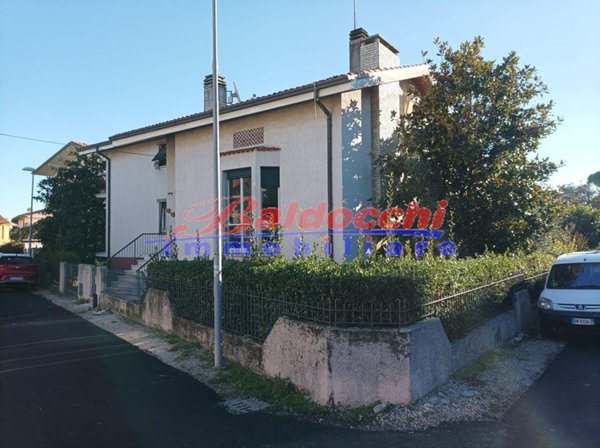 casa indipendente in vendita a Fano