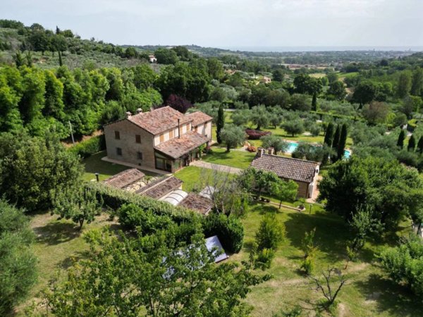 casa indipendente in vendita a Fano in zona Carignano Terme