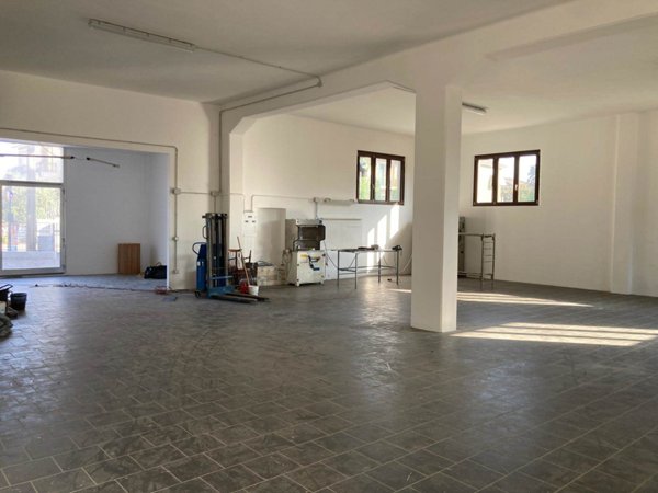 ufficio in vendita a Fano in zona Centinarola