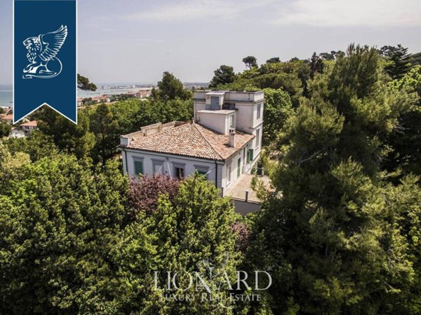 casa indipendente in vendita a Fano in zona Roncosambaccio