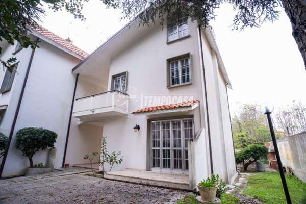 casa indipendente in vendita a Fano