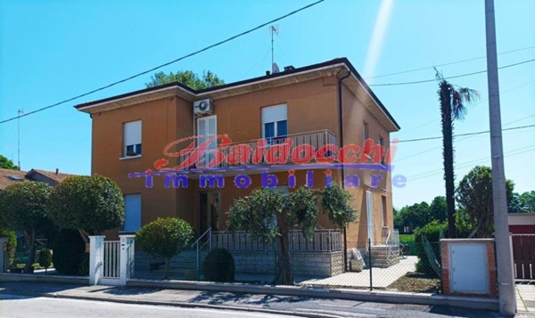 casa indipendente in vendita a Fano