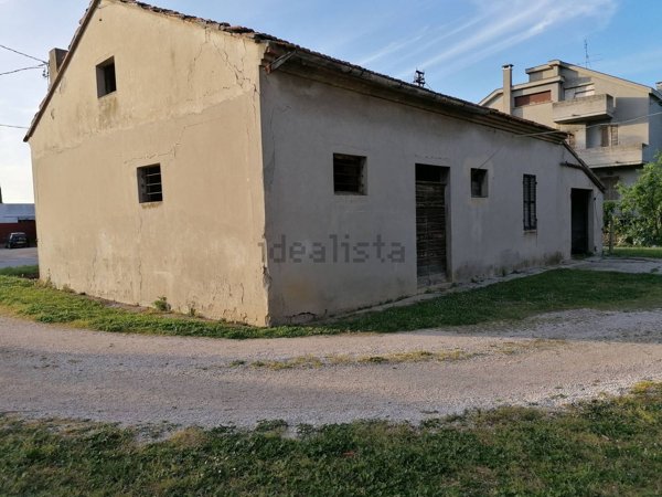casa indipendente in vendita a Fano