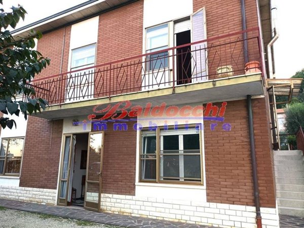 casa indipendente in vendita a Fano in zona Rosciano