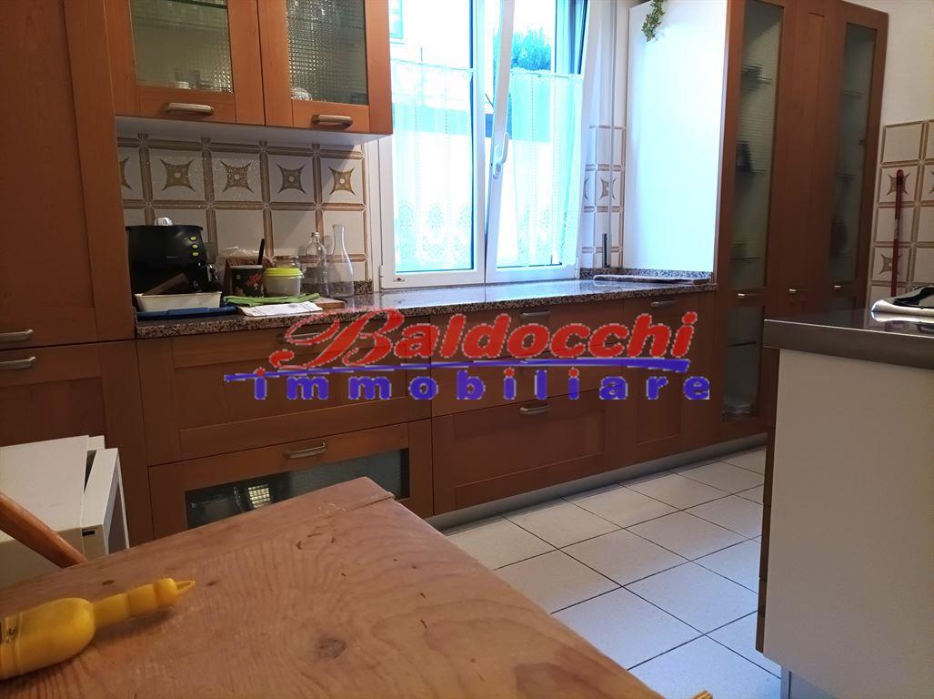 casa indipendente in vendita a Fano in zona Rosciano