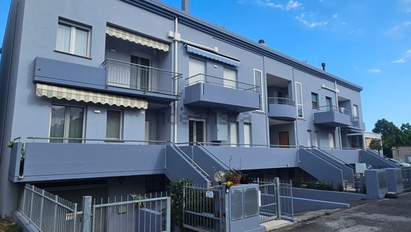 casa indipendente in vendita a Fano