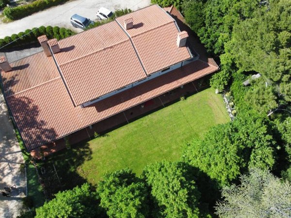 casa indipendente in vendita a Fano in zona Cuccurano