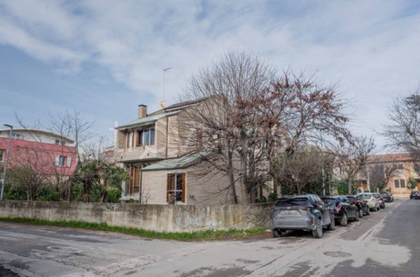 casa indipendente in vendita a Fano