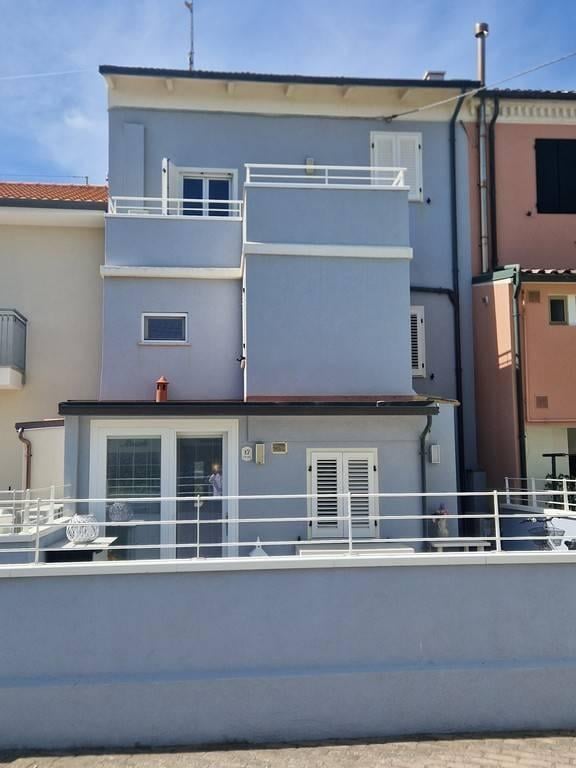 casa indipendente in vendita a Fano