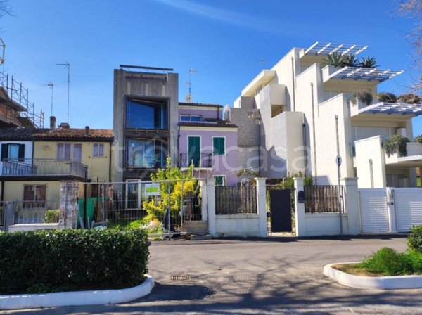 casa indipendente in vendita a Fano