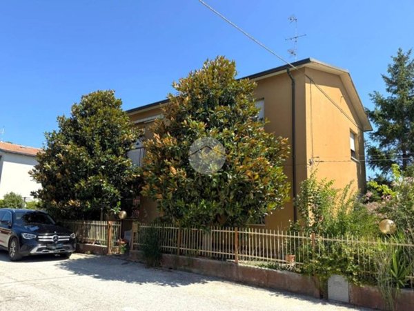 casa indipendente in vendita a Fano in zona Carrara