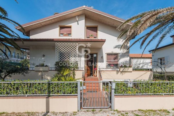 casa indipendente in vendita a Fano