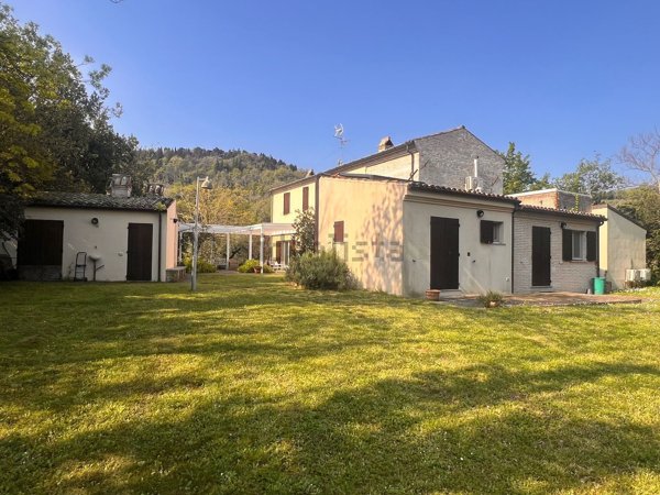 casa indipendente in vendita a Fano