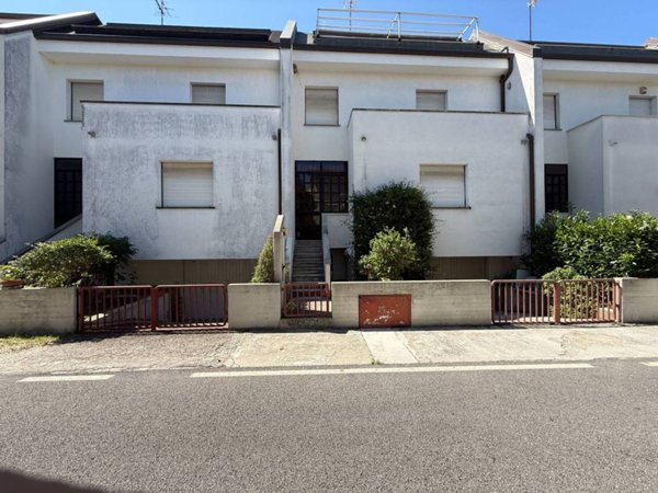 casa indipendente in vendita a Fano