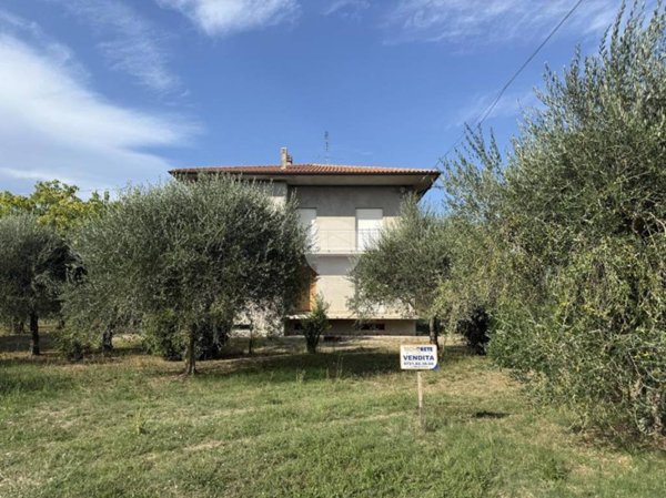 casa indipendente in vendita a Fano in zona Carrara