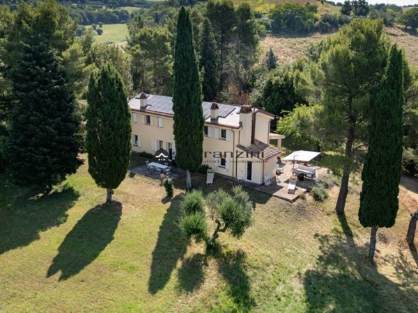 casa indipendente in vendita a Fano