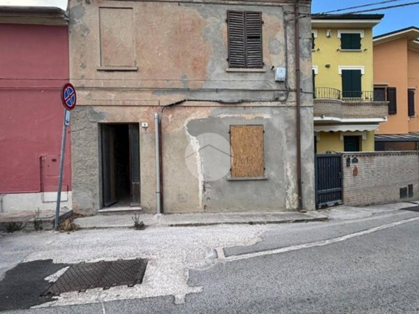 casa indipendente in vendita a Fano in zona Roncosambaccio