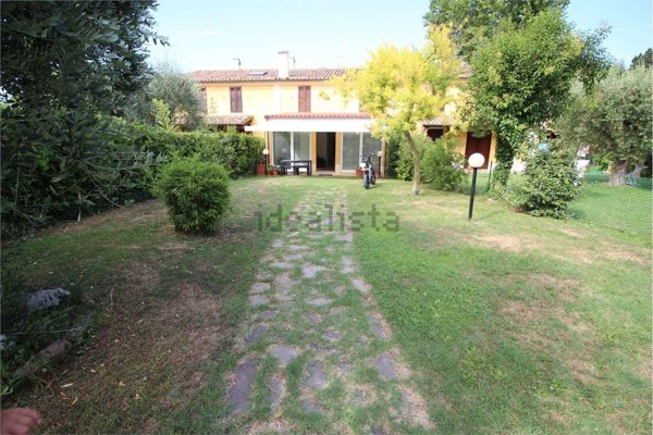 casa indipendente in vendita a Fano