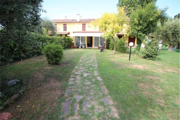 casa indipendente in vendita a Fano