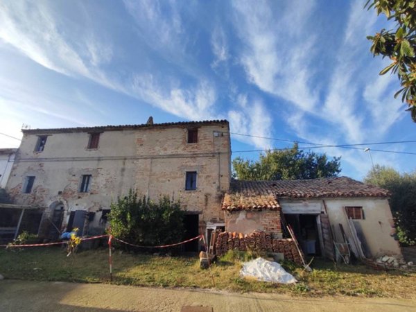casa indipendente in vendita a Fano in zona Bellocchi