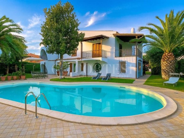 casa indipendente in vendita a Fano in zona Roncosambaccio