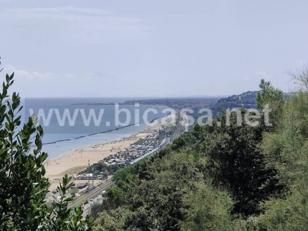 casa indipendente in vendita a Fano