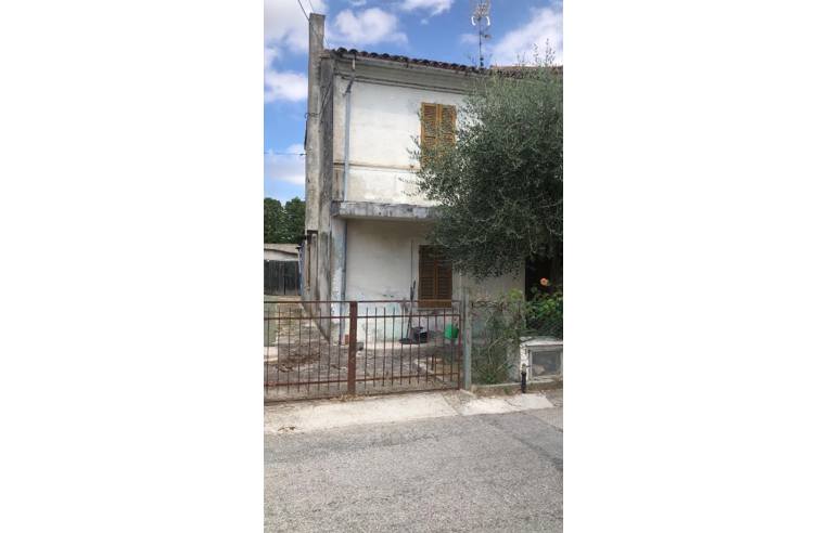 casa indipendente in vendita a Fano in zona Carrara