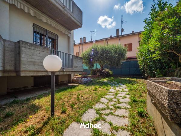 casa indipendente in vendita a Fano in zona Rosciano