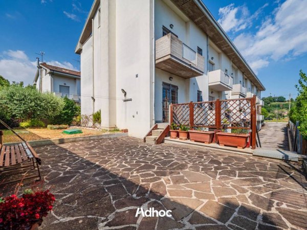 casa indipendente in vendita a Fano in zona Rosciano