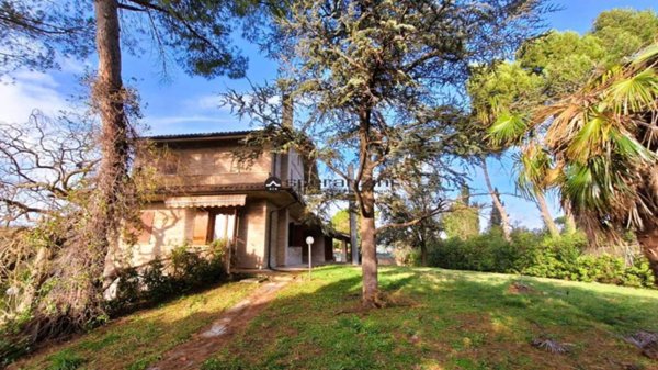casa indipendente in vendita a Fano