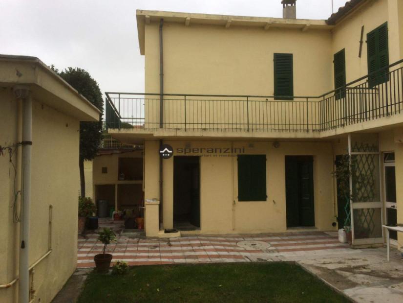 casa indipendente in vendita a Fano