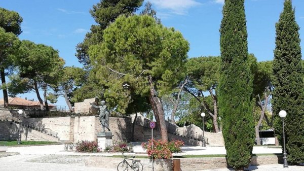casa indipendente in vendita a Fano
