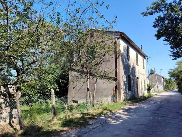 casa indipendente in vendita a Fano in zona Caminate