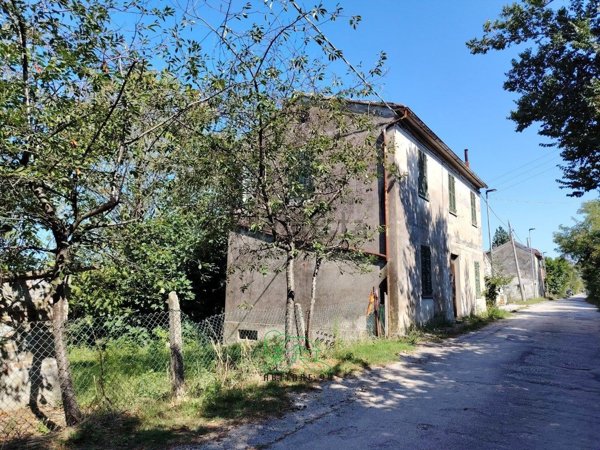 casa indipendente in vendita a Fano in zona Caminate