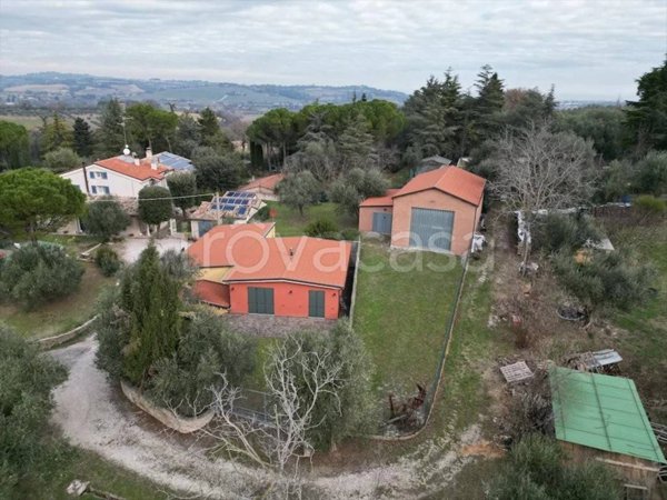 casa indipendente in vendita a Fano in zona Centinarola
