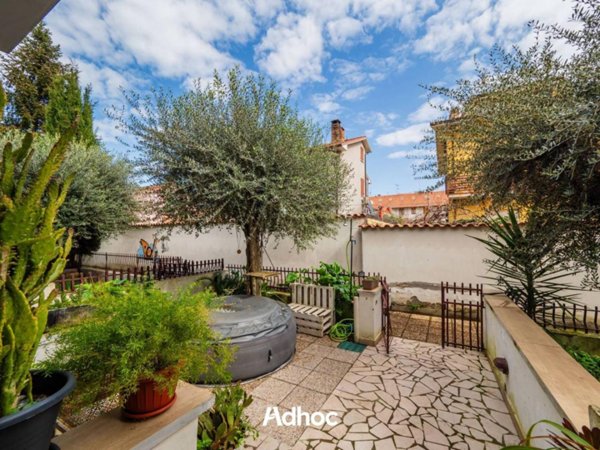 casa indipendente in vendita a Fano in zona Cuccurano