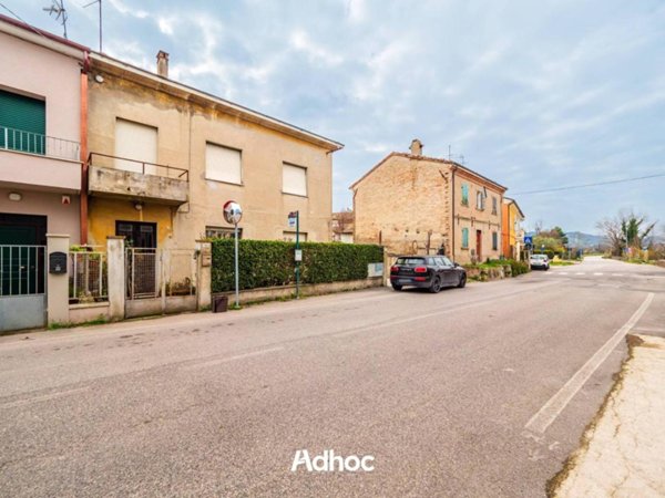 casa indipendente in vendita a Fano