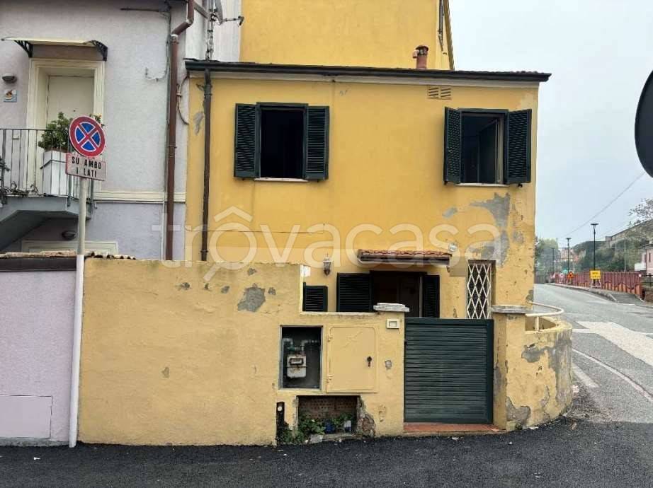 casa indipendente in vendita a Fano