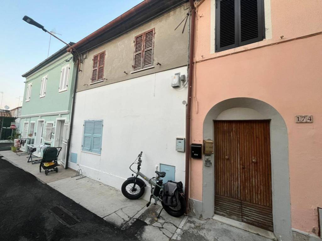 casa indipendente in vendita a Fano