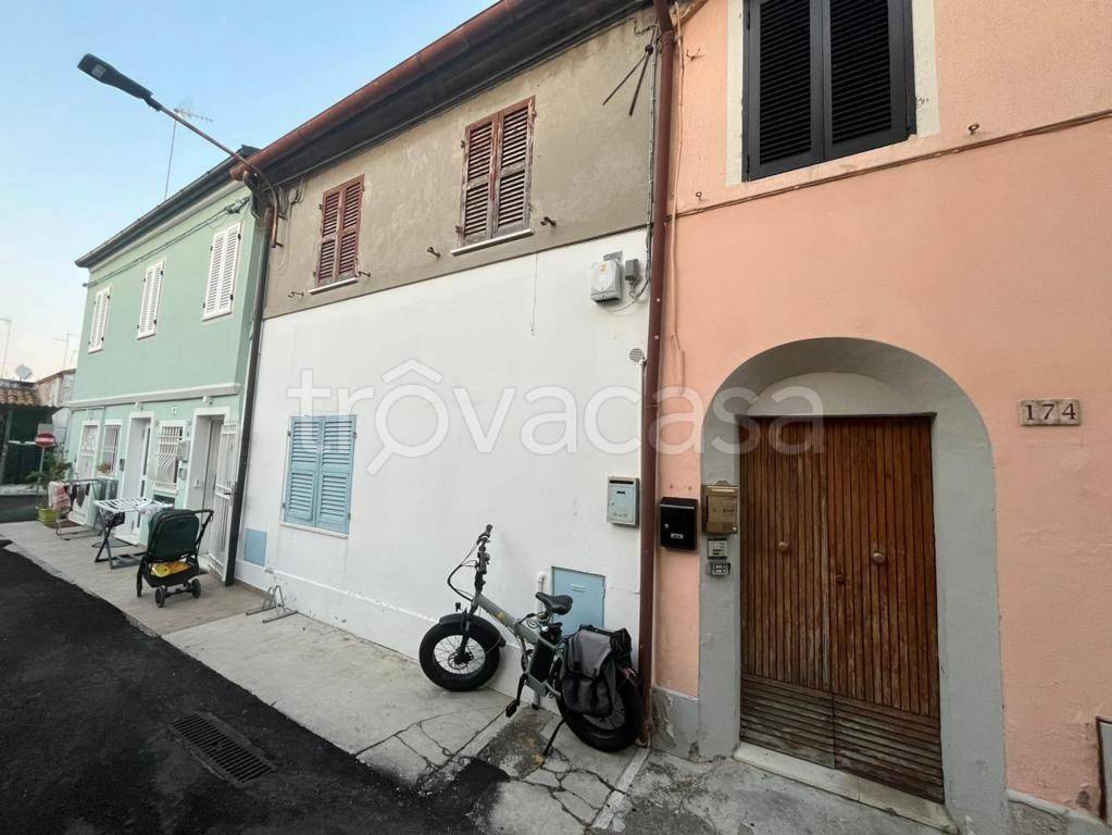 casa indipendente in vendita a Fano