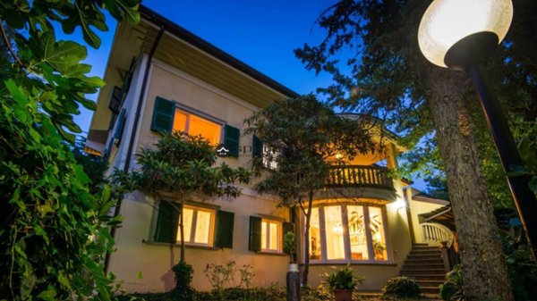 casa indipendente in vendita a Fano