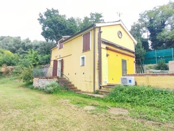 casa indipendente in vendita a Fano in zona Magliano
