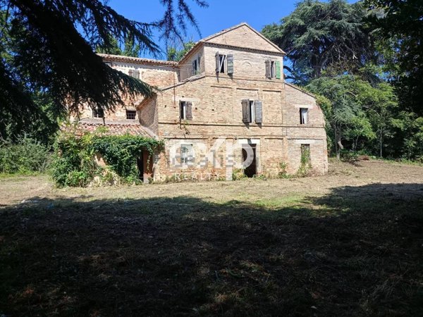 casa indipendente in vendita a Fano